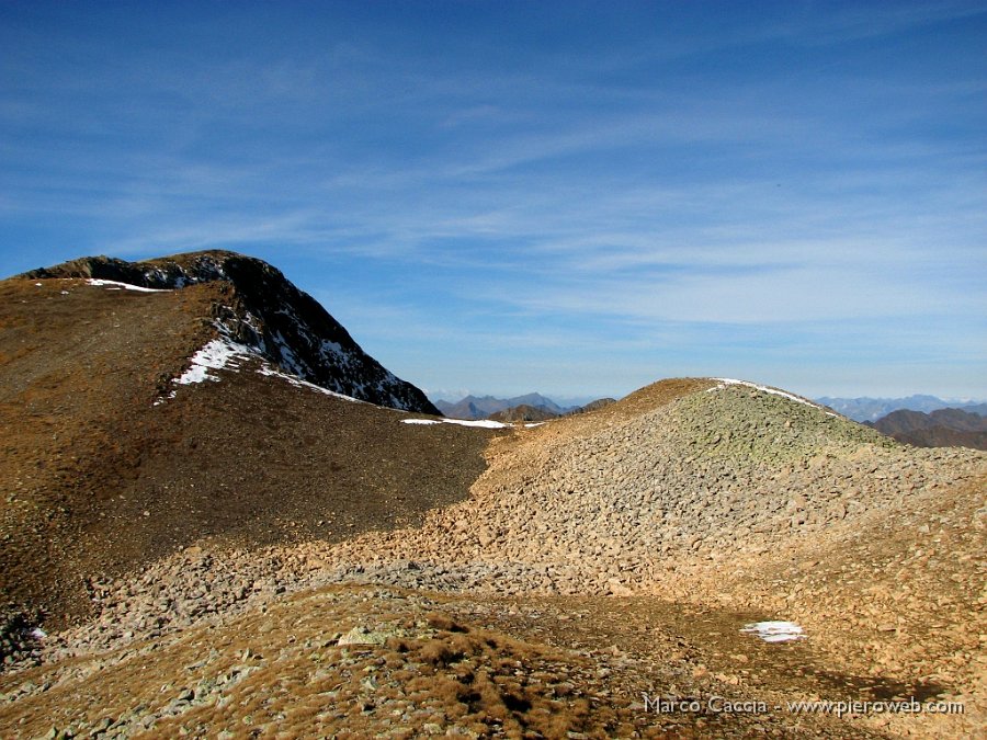 04_La costa verso il Monte Masoni.JPG